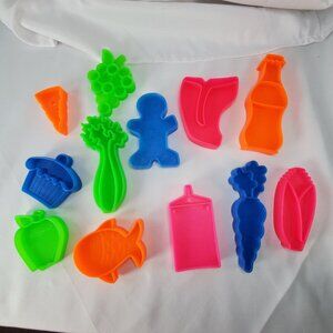 Vintage 1972 Mattel Tuff Stuff plastic Pretend play food Set Of 12 Food Grocery